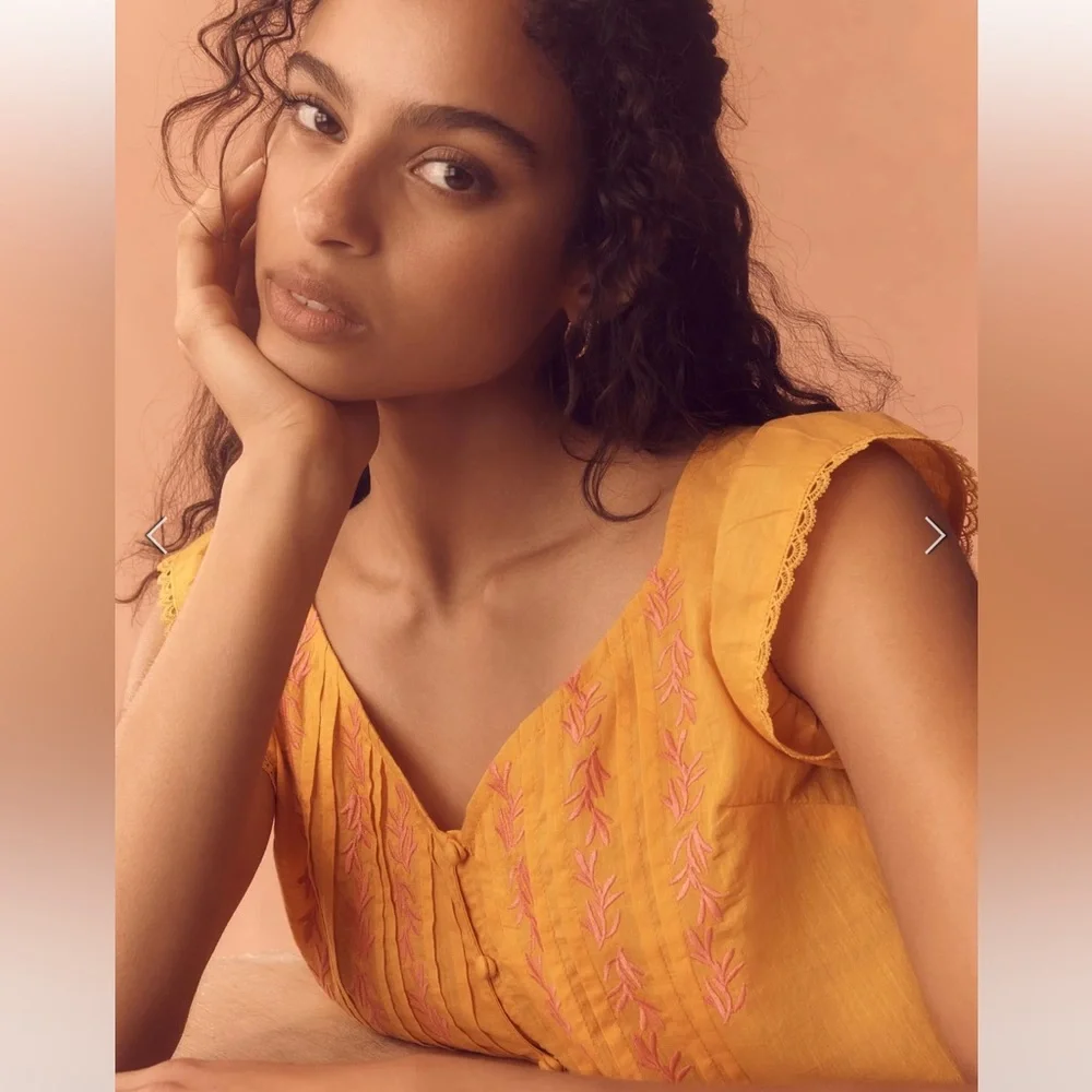 Maeve Anthropologie Gold Pink Embroidered Top Flutter sleeve size S Small - Picture 9 of 10